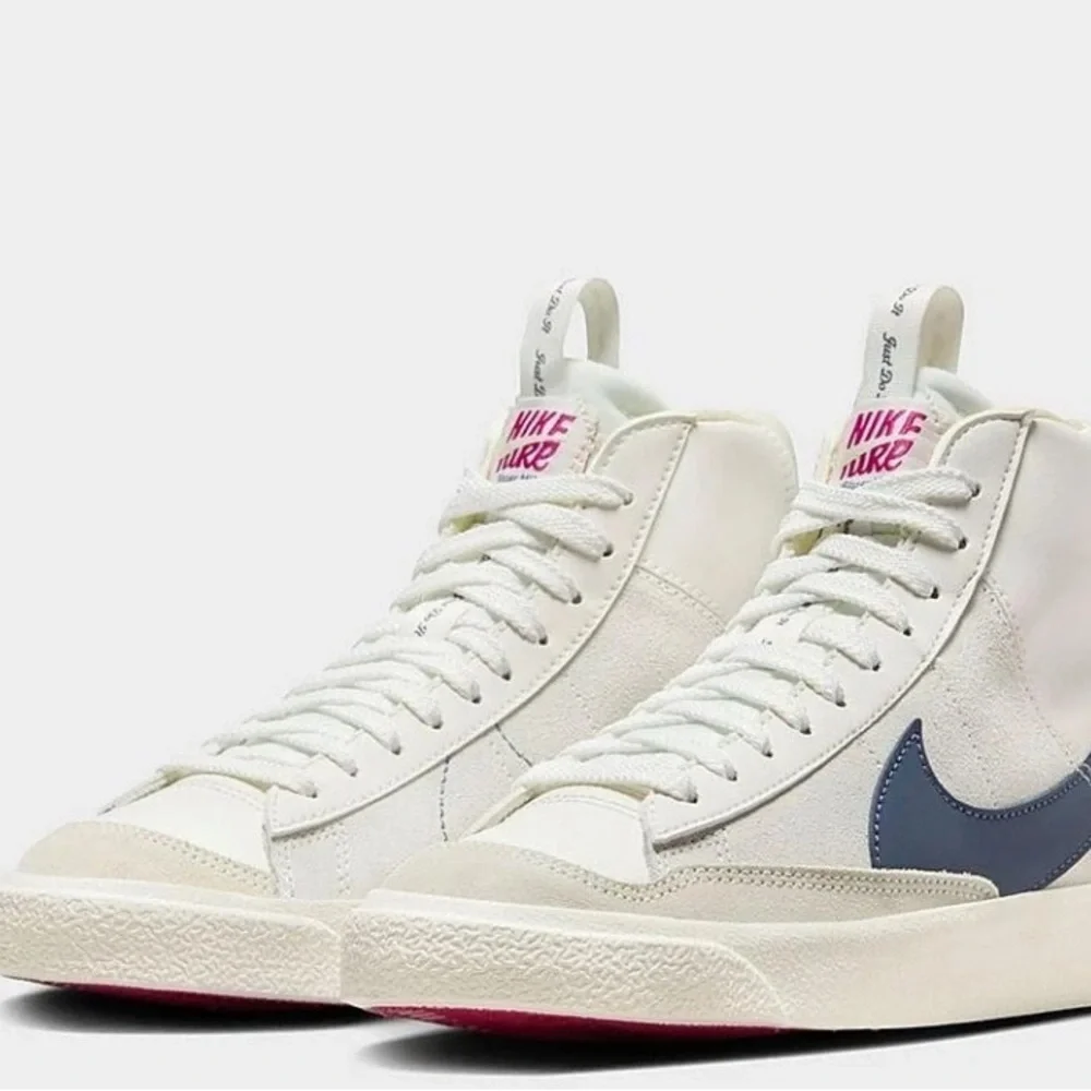 New Nike Blazer Mid '77 Sz 4Y SNEAKERS SAIL/FIREBERRY/DIFFUSED BLUE EUC